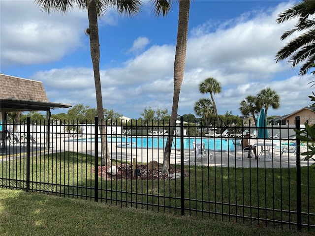 view of swimming pool