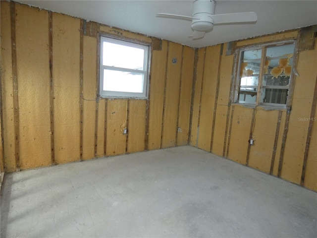 empty room with ceiling fan