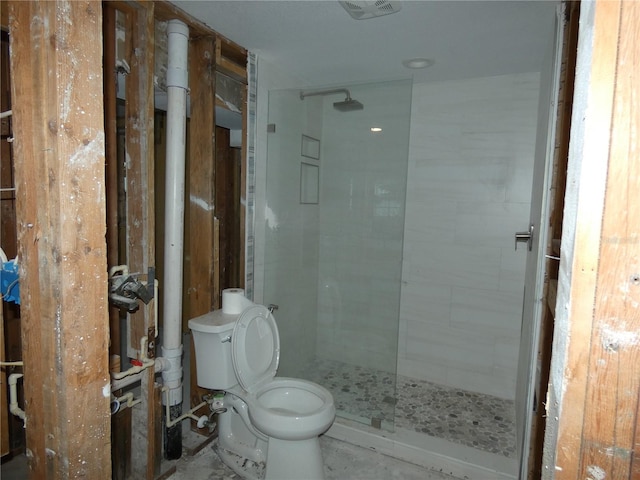 bathroom featuring toilet and tiled shower