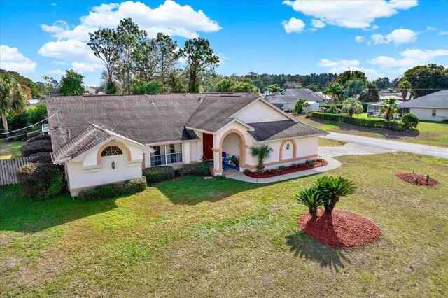 ranch-style home featuring a front lawn