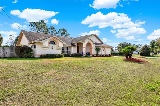 view of front facade with a front lawn