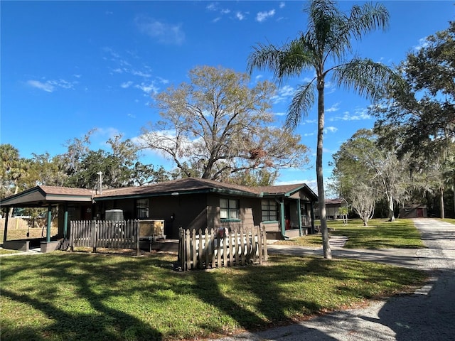 view of front of home with a front lawn