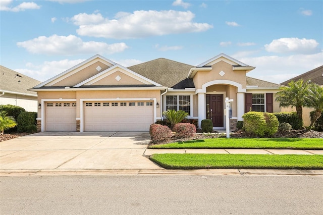 view of front facade featuring a garage