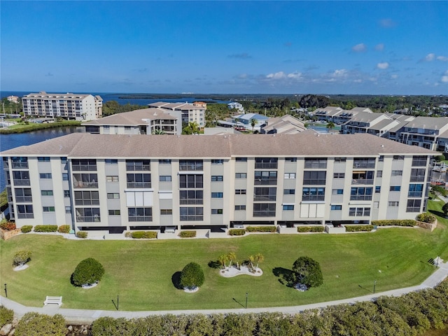 bird's eye view with a water view