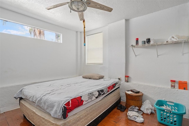 bedroom featuring ceiling fan and a textured ceiling