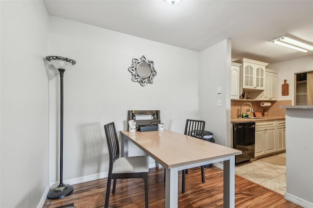 dining space with sink and light hardwood / wood-style flooring