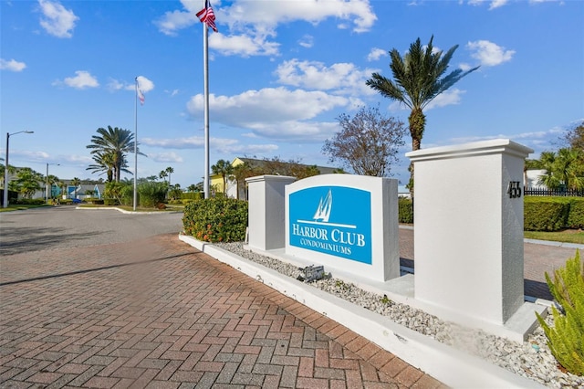 view of community / neighborhood sign