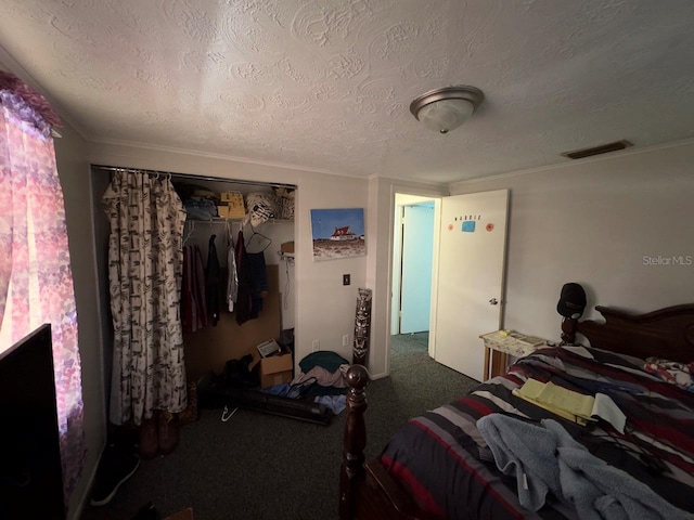 carpeted bedroom with a closet and a textured ceiling