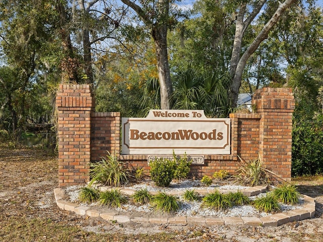 view of community / neighborhood sign