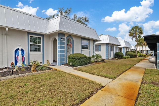 view of front of property with a front yard