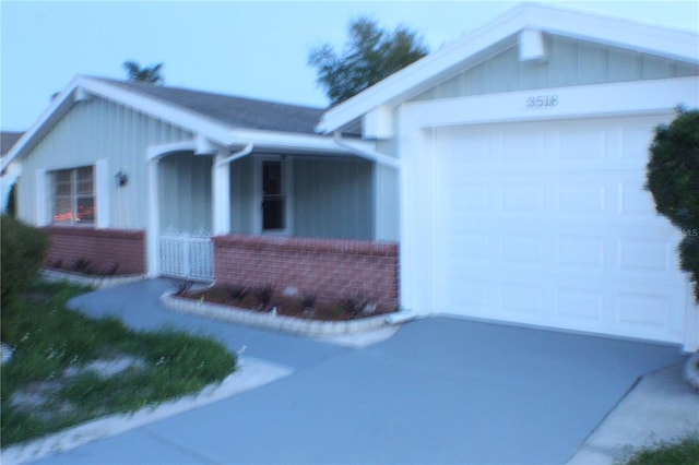 single story home featuring a garage