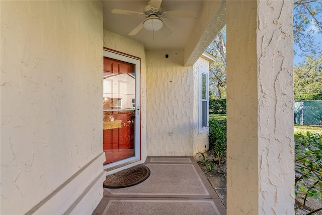 doorway to property with ceiling fan