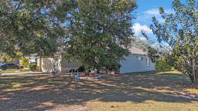 view of front of home featuring a front lawn