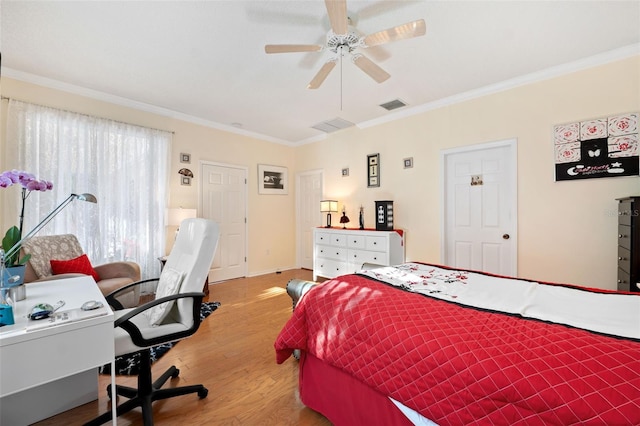 bedroom with hardwood / wood-style floors, crown molding, and ceiling fan