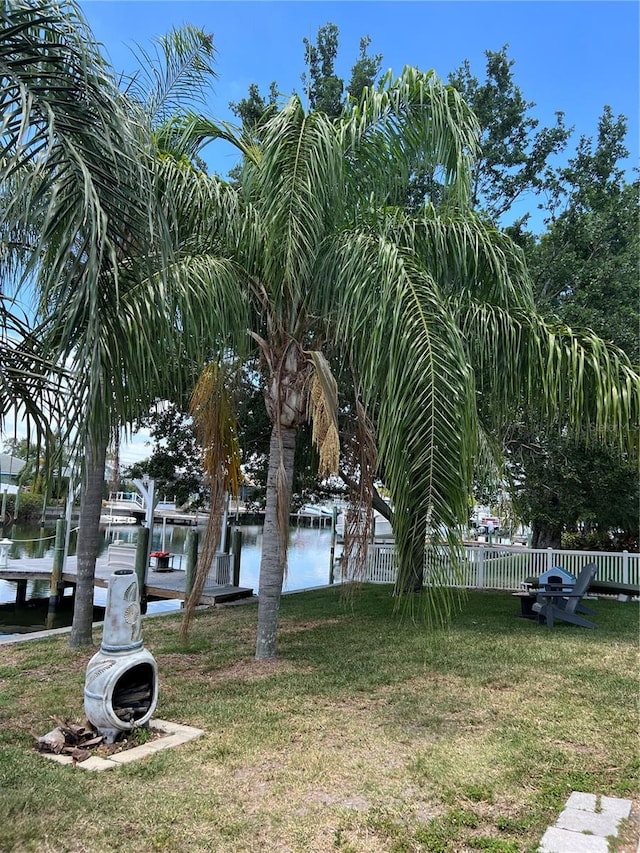 view of yard featuring a water view