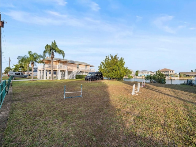 view of yard featuring a water view