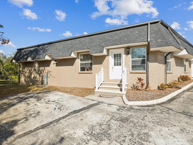 view of front of property