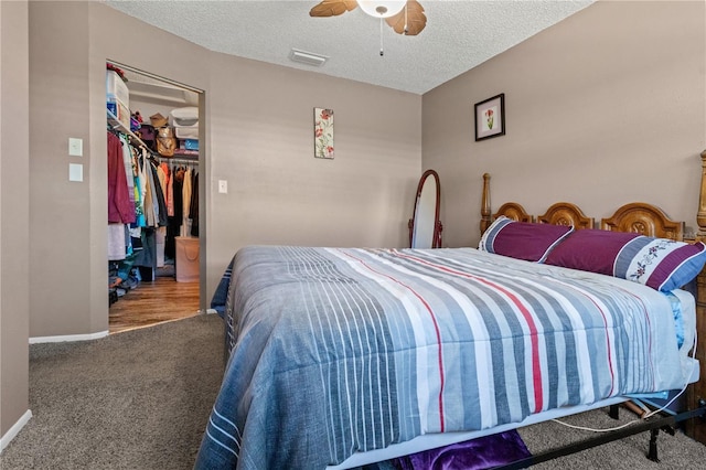 bedroom with ceiling fan, carpet floors, a textured ceiling, and a closet