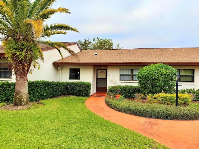 single story home featuring a front lawn