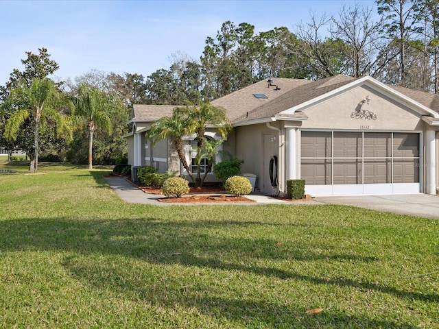 view of front of property featuring stucco siding, a shingled roof, a front yard, a garage, and driveway