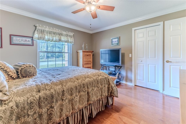 bedroom with wood-type flooring, a closet, ceiling fan, and ornamental molding