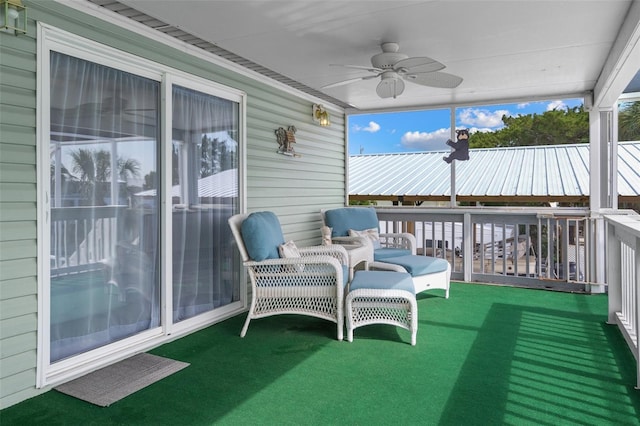 sunroom with ceiling fan