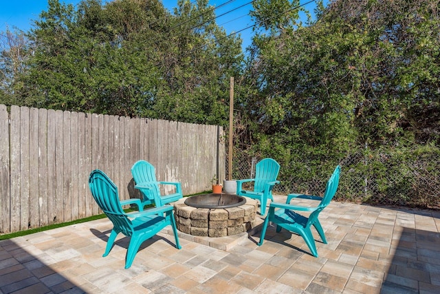 view of patio with an outdoor fire pit