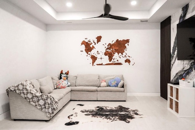 living room featuring visible vents, a ceiling fan, and baseboards