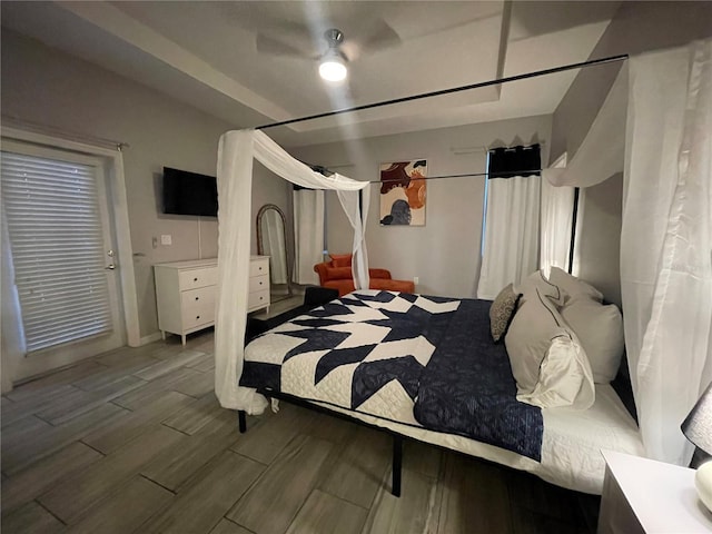 bedroom with ceiling fan