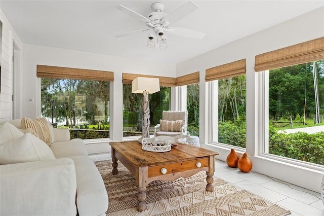 sunroom with ceiling fan