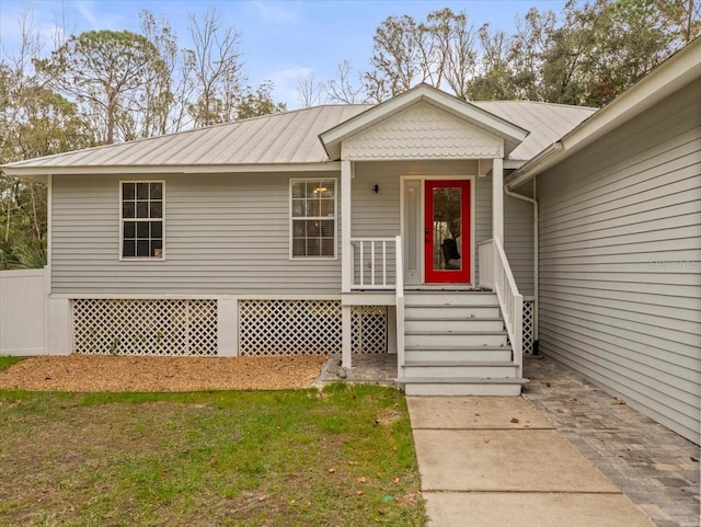 view of front facade with a front lawn