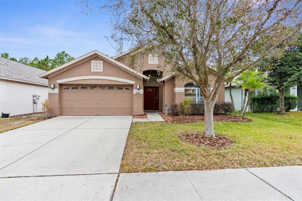 view of front of house featuring a garage and a front yard