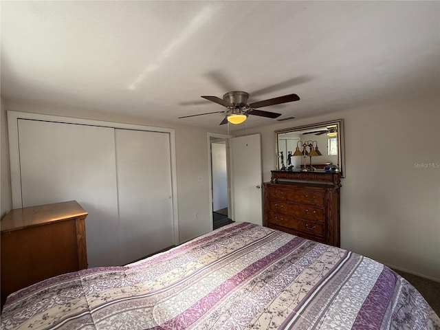 bedroom featuring ceiling fan and a closet