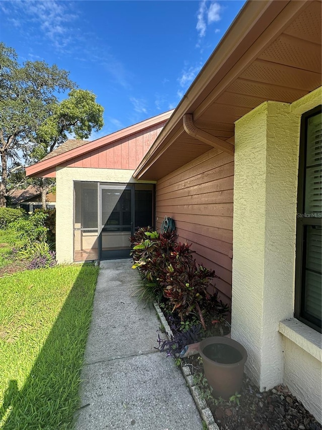 property entrance featuring a yard