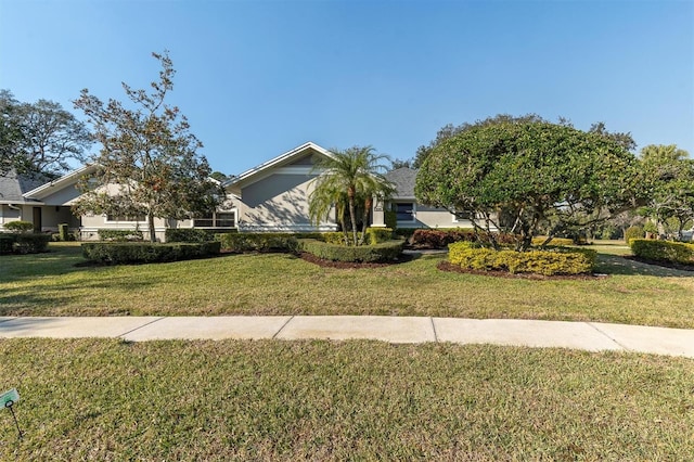 view of front facade featuring a front yard