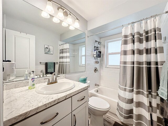 full bathroom featuring shower / bathtub combination with curtain, vanity, wood-type flooring, and toilet