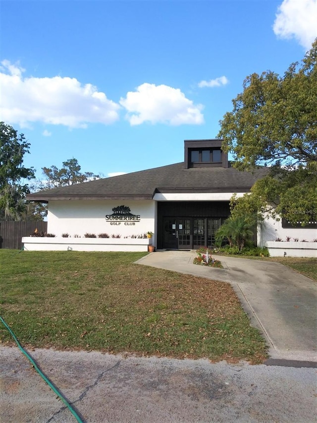 view of front of house with a front lawn