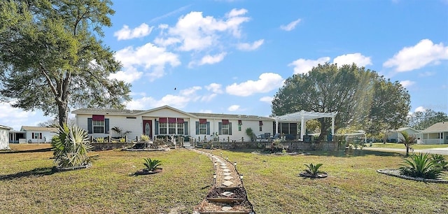 view of front facade featuring a pergola and a front lawn