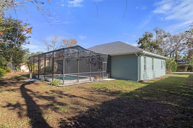 back of house featuring a lawn