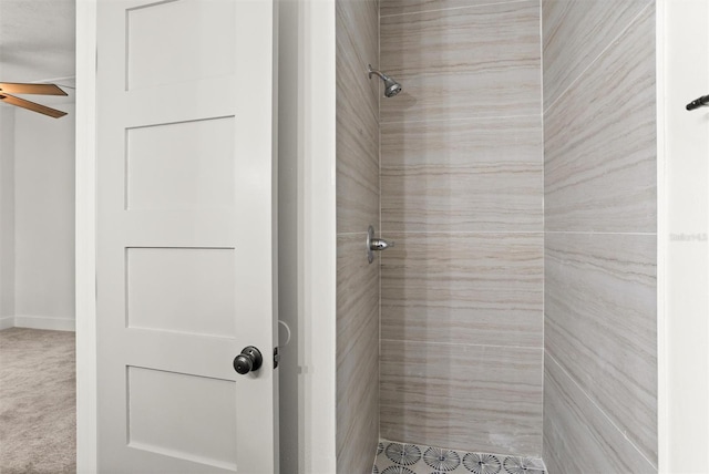 bathroom featuring ceiling fan and tiled shower