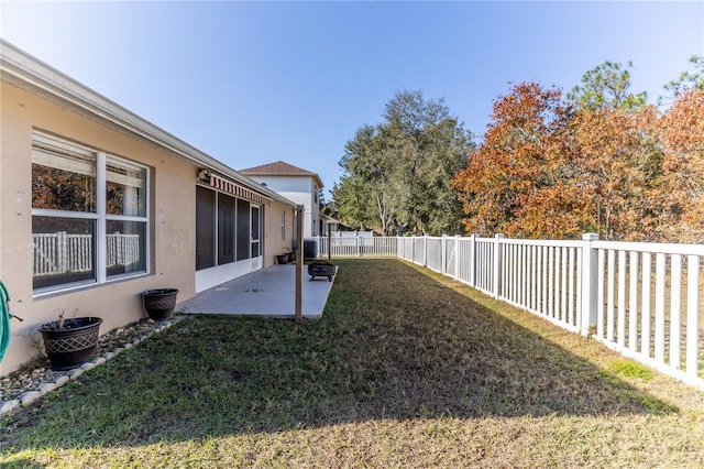 view of yard featuring a patio