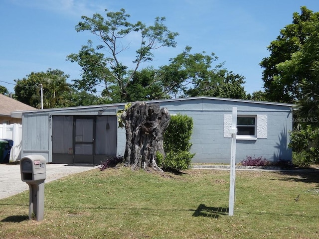 view of front of house with a front lawn