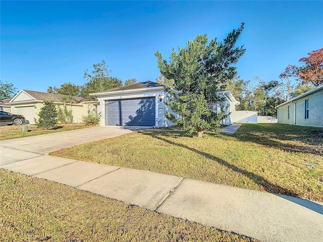 view of front of home featuring a front lawn and a garage