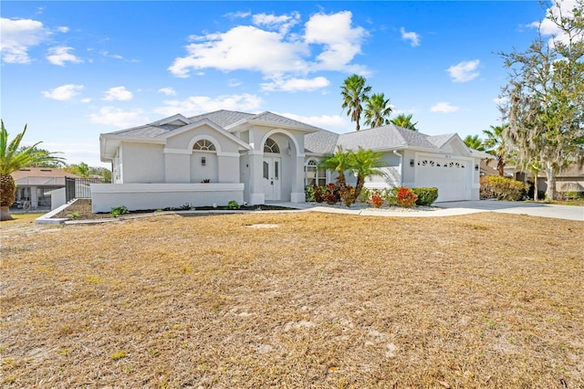 view of front of property featuring a front yard and a garage