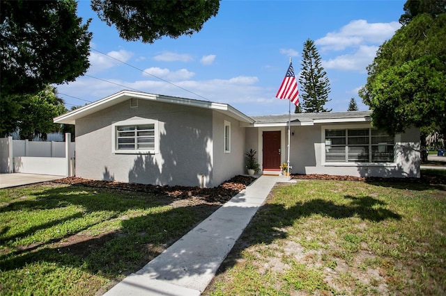 single story home with a front yard