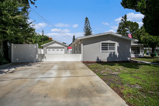 view of front facade featuring a front yard