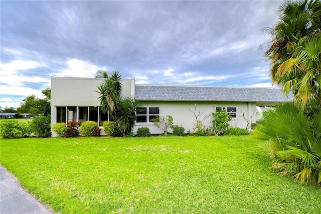 view of front of house with a front lawn