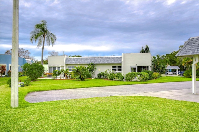 ranch-style house with a front yard