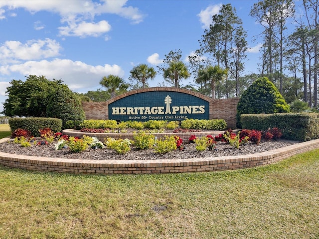 community / neighborhood sign with a yard