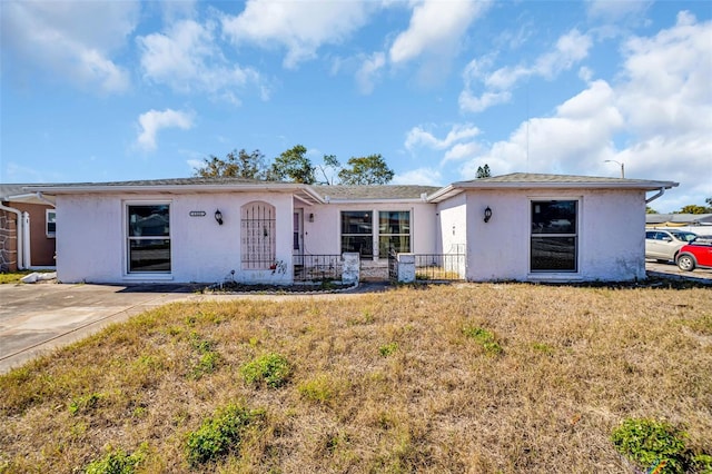 ranch-style home featuring a front yard